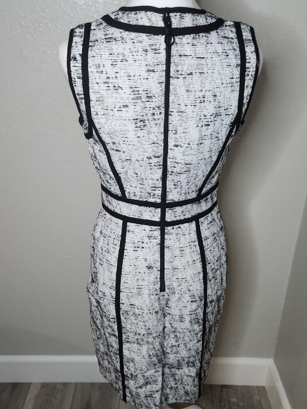 Calvin Klein Black and White Paneled Sheath Dress Midi Size 4 - Picture 4 of 11